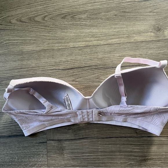 Victoria’s Secret Womens Light Purple Pink T-Shirt Lightly Lined Palm Size 40D - Picture 3 of 4